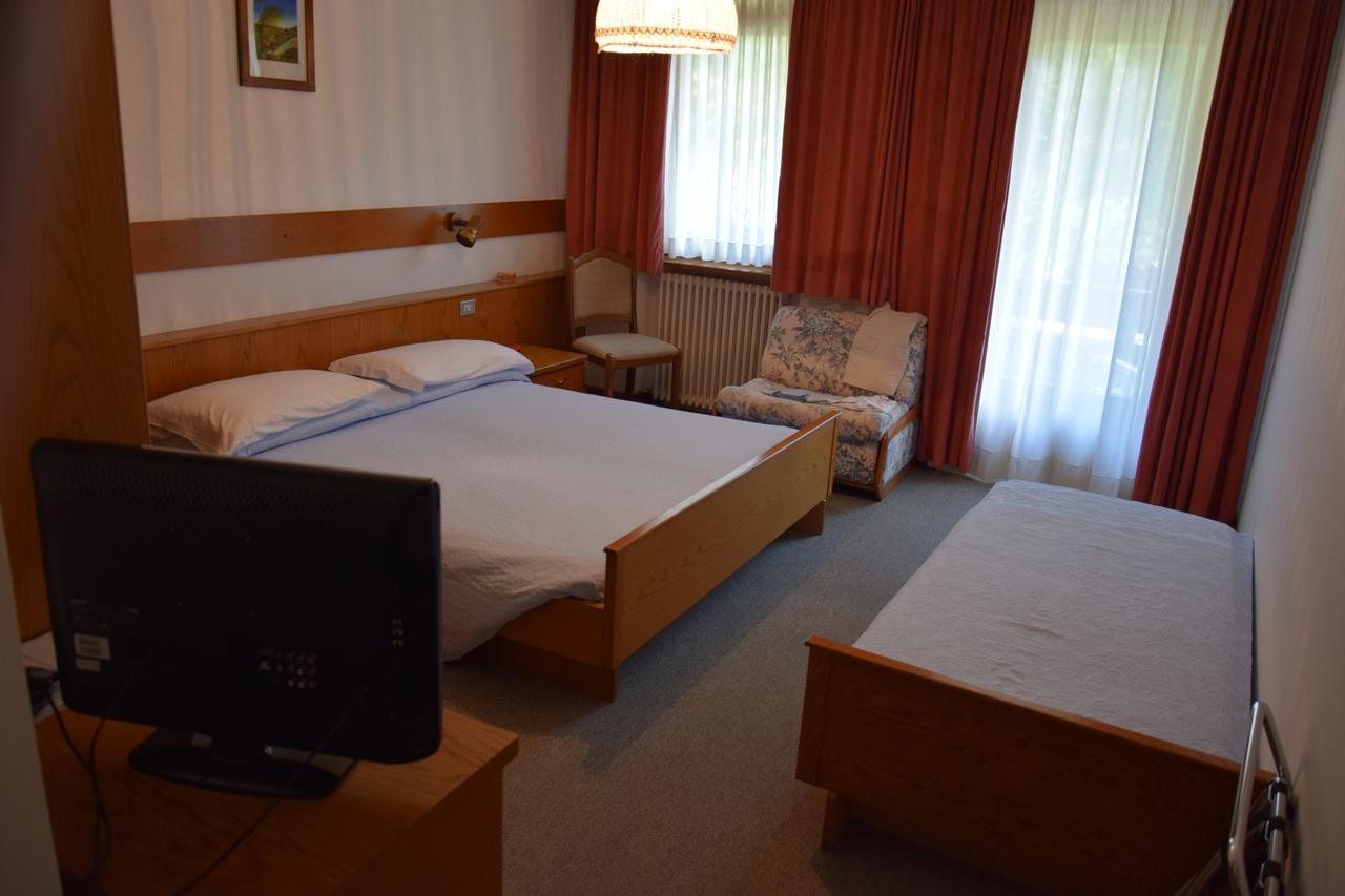 Hotel Alpenrose Alleghe Esterno foto